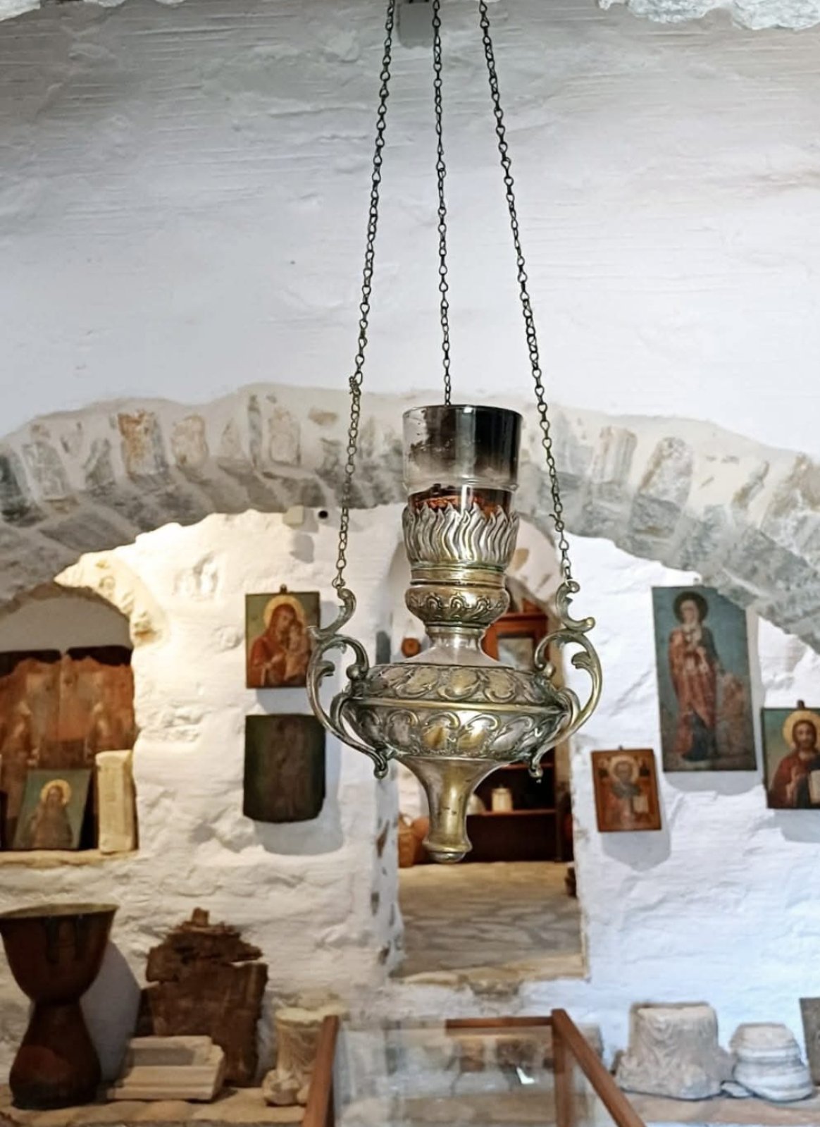 Παλαιά κρεμαστή εκκλησιαστική κανδήλα